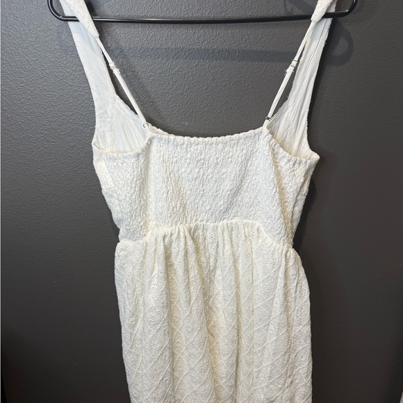 Lush White Textured Lace Dress - Picture 5 of 9